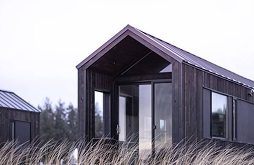 Coos Bay Cabin | Waterfront Kamp Haus - Our Kamp Haus cabins are well appointed and cozy within an efficient layout designed for up to 2 guests to stay in comfort.