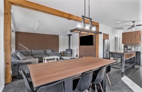 Kirkfield House | Waterfront Kawartha Cottage | Cozy Private Retreat