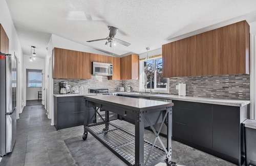 Kirkfield House | Waterfront Kawartha Cottage | Cozy Private Retreat