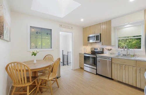 Lake Peekskill House | Waterfront Lake House. Near NYC and hiking trials. Complimentary kayaks provided
