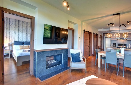 Lac Superieur Village Condo | Waterfront - Lake Resort Suite: Corner View