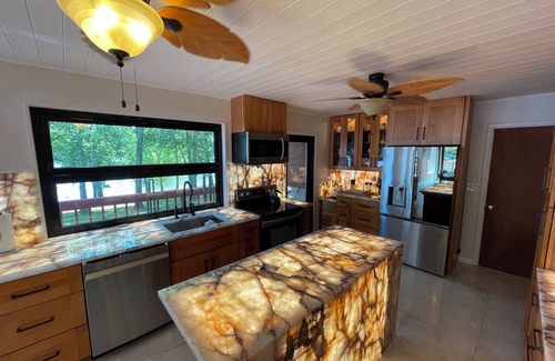 Sandy Point House | Waterfront Lakehouse-Peaceful Incredible Views. 6 bd/5 BR private side Lake Anna