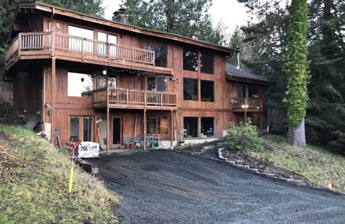 Shelton House | Waterfront Lindal Cedar Home "The Getaway"