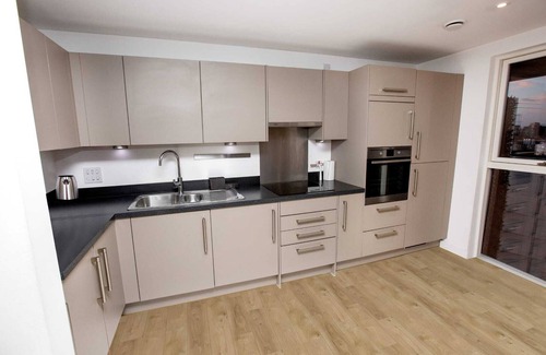 Peninsula Apartment | Waterfront - London Greenwich O2 Arena 2 Bed Apartment