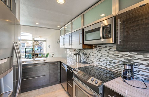 Marina Pacifica Condo | Waterfront Long Beach Condo w/Pool Access!