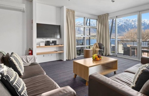 Frankton Apartment | Waterfront Marina Apartment 404 | Modern and comfortable | Great value for money!