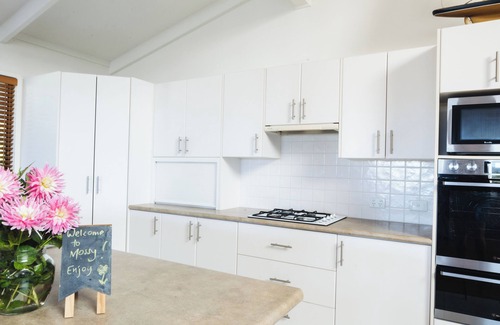 Mossy Point House | Waterfront @ Mossy - Own Private Slipway & Jetty; minutes to Beach