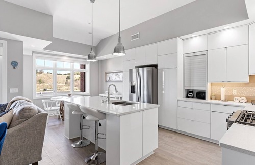 Grand Haven Condo | Waterfront, Musical Fountain, Lake MI views, luxury condo downtown