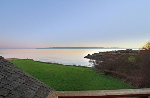 Friday Harbor House | Waterfront! Near Beach! Hot Tub! (orca)