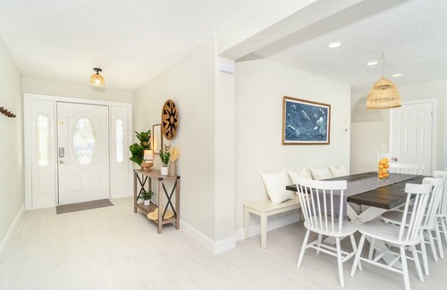 Venetian Way House | Waterfront Oasis: 3B/3B with Heat Pool & Hot Tub-Bring Your Boat!