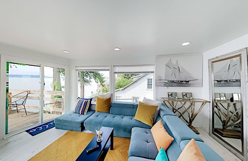 Redondo House | Waterfront Oasis | Amazing Puget Sound Views | All-New Gourmet Kitchen
