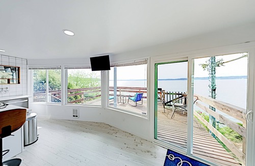 Redondo House | Waterfront Oasis | Amazing Puget Sound Views | All-New Gourmet Kitchen