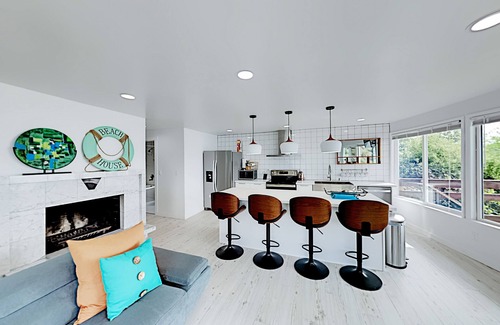 Redondo House | Waterfront Oasis | Amazing Puget Sound Views | All-New Gourmet Kitchen