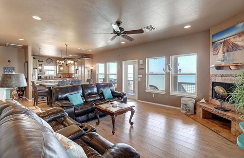 Taft House | Waterfront on Copano Bay with private pier! Hottub! Amazing views! Firepit!