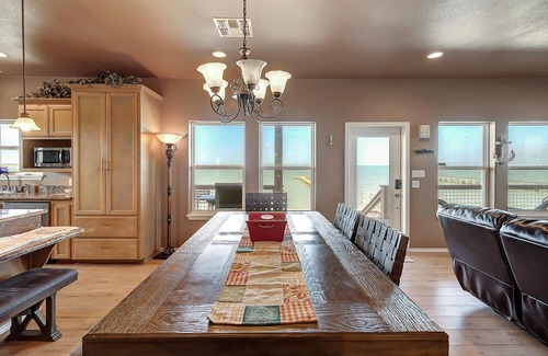 Taft House | Waterfront on Copano Bay with private pier! Hottub! Amazing views! Firepit!