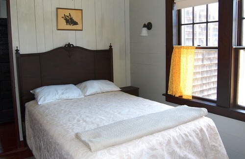 Eastham Cottage | Waterfront on Eastham's Pilgrim Knoll