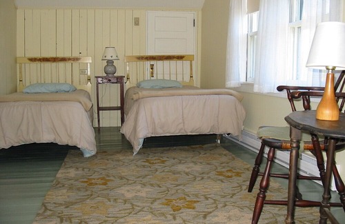 Eastham Cottage | Waterfront on Eastham's Pilgrim Knoll