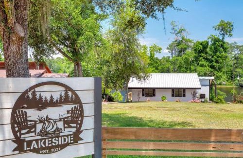 Telogia House | Waterfront on Lake Talquin - Near FSU - Stunning Views - 2 Story Deck - Fire Pit - Fast 1000 mbps Internet - 3 min from Boat Ramp