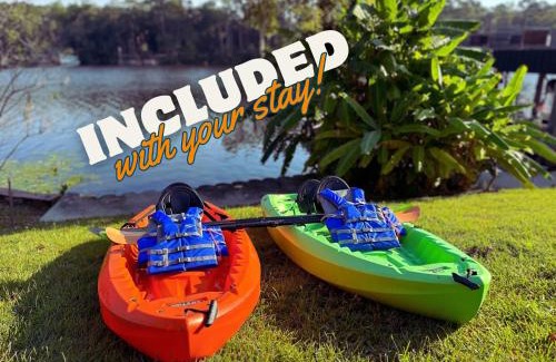 Telogia House | Waterfront on Lake Talquin - Near FSU - Stunning Views - 2 Story Deck - Fire Pit - Fast 1000 mbps Internet - 3 min from Boat Ramp