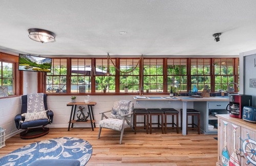 Telogia House | Waterfront on Lake Talquin - Free Kayaks - Near FSU - 2 Story Dock - Fire Pit