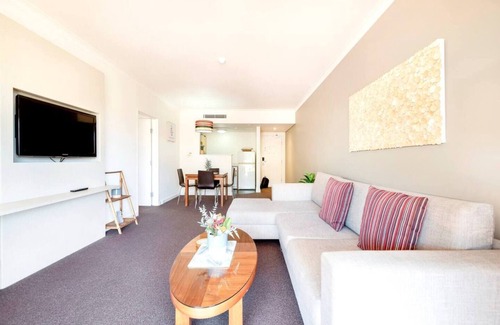 Darwin City Centre Apartment | Waterfront on the Esplanade with Tropical Pool