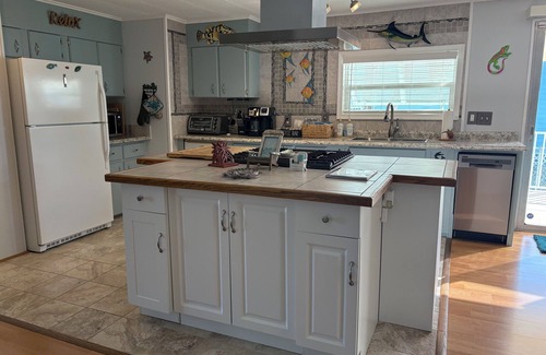 Little Torch Key House | Waterfront Paradise in Florida Keys. Free use of Kayaks, and more!