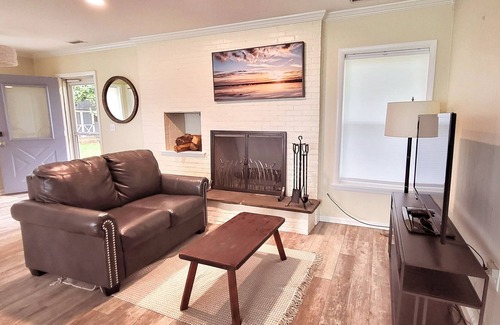 Colonial Beach House | Waterfront Paradise with your own Beach!