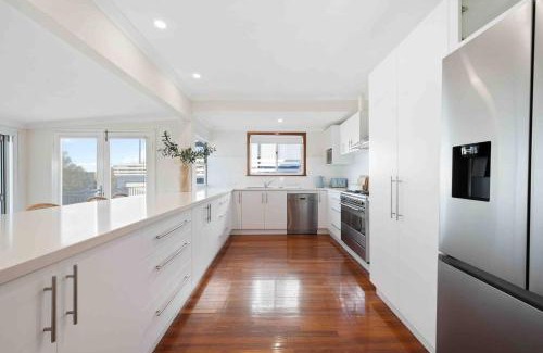 Dawesville House | Waterfront Paradise Family Friendly Stunning Views