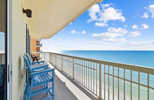 Miramar Beach Apartment | Waterfront PCB Condo with Balcony and Beach Gear!
