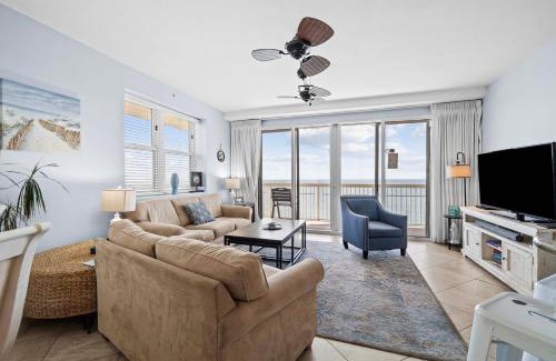 Miramar Beach Apartment | Waterfront PCB Condo with Balcony and Beach Gear!