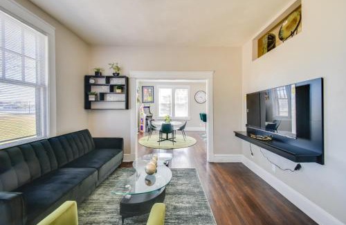 Portsmouth Apartment | Waterfront Portsmouth Apt half Mi to Dtwn and Ferry
