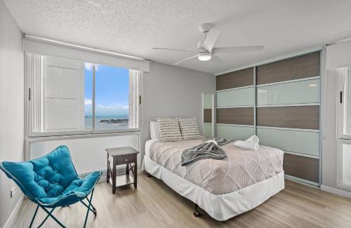Sardinera Apartment | Waterfront Property Balcony Marina Shared Pool