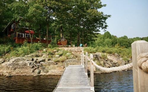 Mansfield-et-Pontefract Ski Chalet | Waterfront Retreat Near Coulonge Falls with Sauna