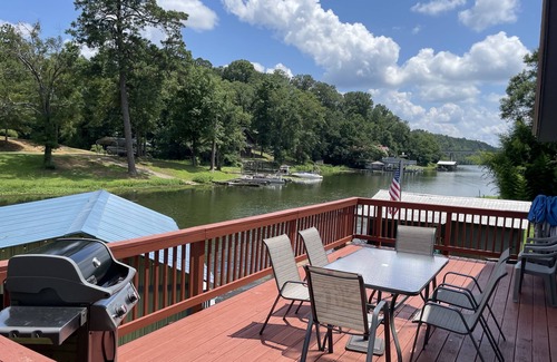 Goodsprings Cabin | Waterfront Retreat on Bankhead Lake