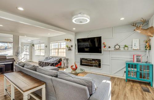 Quinlan House | Waterfront Retreat with Dock on Lake Tawakoni!