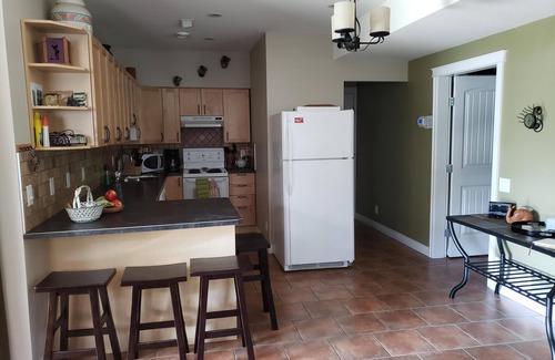 Okanagan-Similkameen Bed & Breakfast | Waterfront Self Contained 1 or 2 bedroom Suite in Oliver B.C.