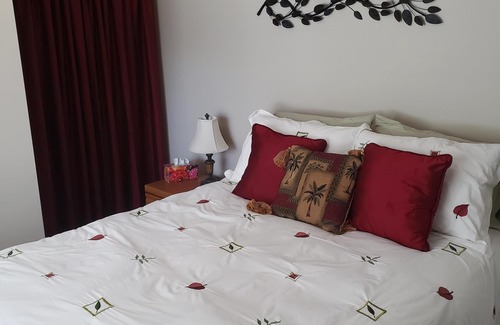 Okanagan-Similkameen Bed & Breakfast | Waterfront Self Contained 1 or 2 bedroom Suite in Oliver B.C.