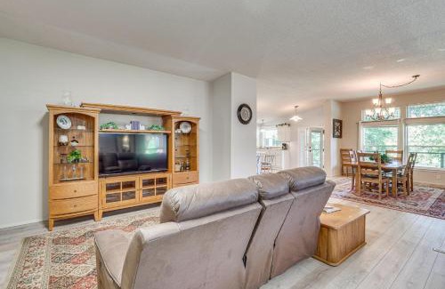Shady Cove House | Waterfront Shady Cove Home with Fishing Deck!