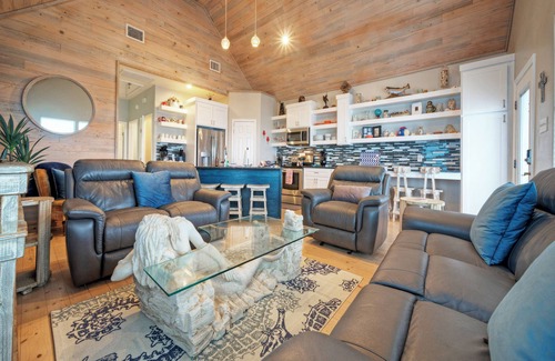 Flour Bluff House | Waterfront, Shared Boat Dock & Pool w/Views | Ariel’s Grotto by AvantStay