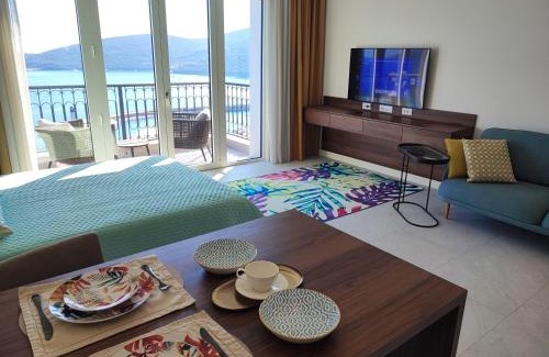 Radovici Apartment | Waterfront Studio Apartment - Marina Village