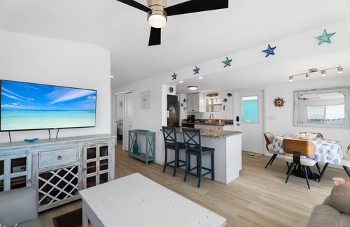 Nettles Island House | Waterfront Stunning 2 bed 2 bath riverfront beach home on Nettles Island