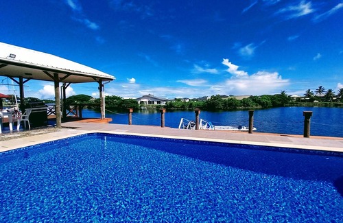 Wailoloa Apartment | Waterfront Sunset Apt Fantasy Island