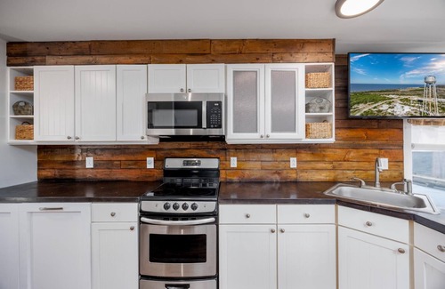 Cape May House | WATERFRONT 2 bedroom 1.5 bath Pet Friendly Cottage sleeps 6