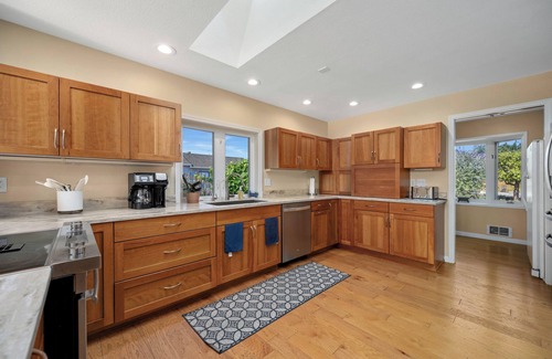 La Conner House | Waterfront View Retreat on Swinomish Channel – 2BR + Den - 30 Day Stay Min