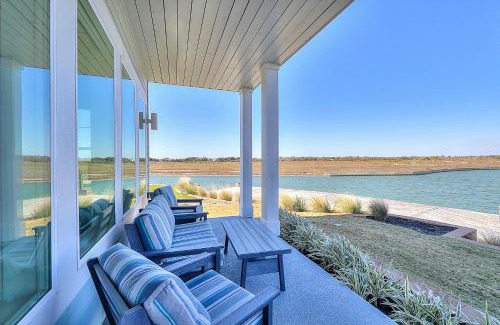 Rockport Apartment | Waterfront Villa on St Charles Bay