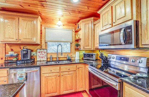 Butler Cabin | Waterfront Watauga Lake Home w/Private Dock!