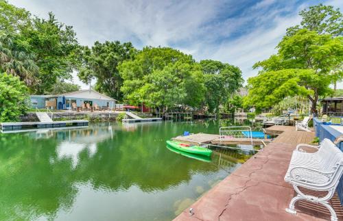 Weeki Wachee Gardens House | Waterfront Weeki Wachee Home with Kayaks!