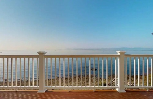 Roberts Creek Apartment | Waterfront Whale Watching Suite! Cozy & Private (Sleeps 4)!