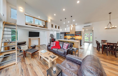 Adelma Beach House | Waterfront Whidbey Island Hideaway w/Beach Access