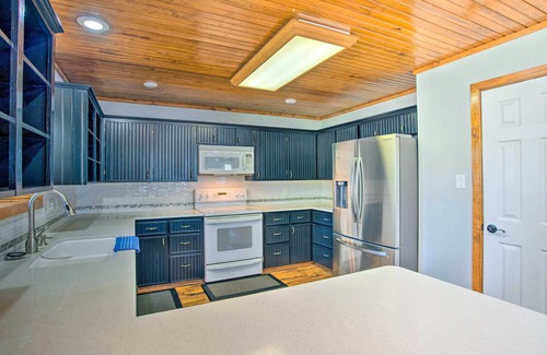 Yantis House | Waterfront Yantis Retreat w/Deck & Zipline!